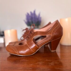 Cutout Heeled Lace Up Oxfords-Tan Size 8.5